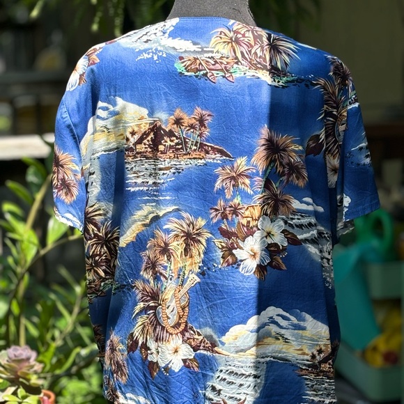 Hawaiian Bay Vintage Button Up - Picture 2 of 6